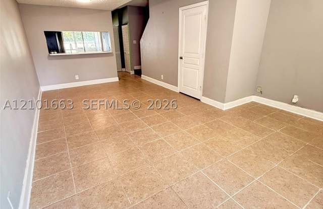 4902 SW 31st Ter Gallery 3