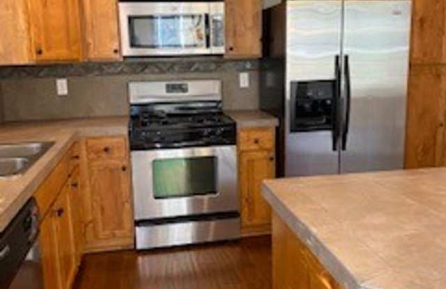 3 Bedroom and 2 1/2 bath Single Family Home with Large Bonus Room Gallery 3