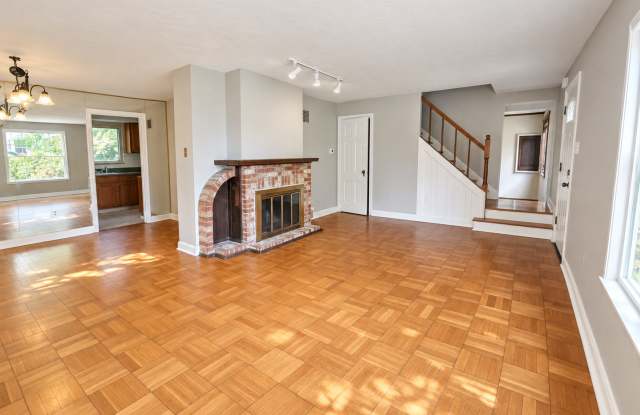 Great 3 Bed, 2 Bath Home in Mt. Lebanon - Available NOW Gallery 4