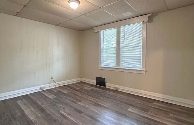 3 bedroom, 1 bath, 2 story half double house Gallery 4