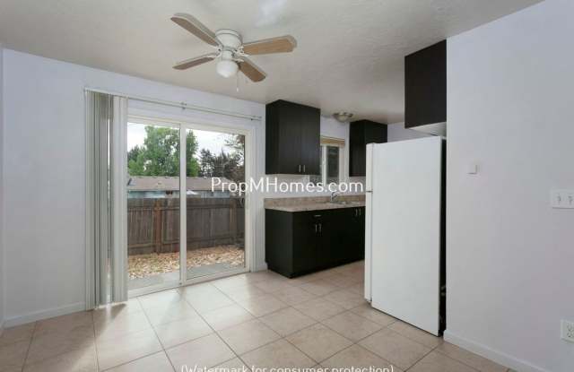 Charming Updated NE Portland Glenfair Two Bedroom Apartment w/ Fenced Patio! - 15535 Northeast Glisan Street, Portland, OR 97230 Charming Updated NE Portland Glenfair Two Bedroom Apartment w/ Fenced Patio! - 15535 Northeast Glisan Street, Portland, OR 97230