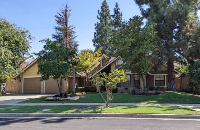 NE Fresno home near Clovis West High School & Woodward Park, In-ground swimming pool! Gallery 3