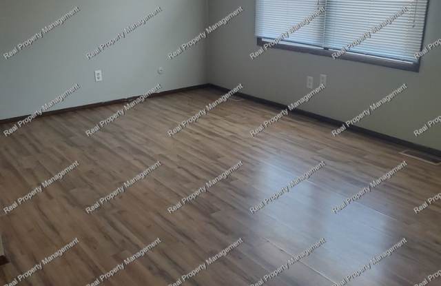 Crown Point 2 Bedroom Apartment - 703 North Grant Street, Crown Point, IN 46307