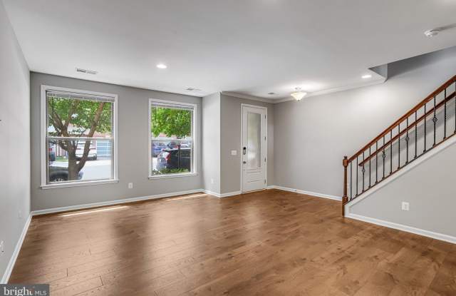 42274 HAMPTON WOODS Terrace Gallery 2