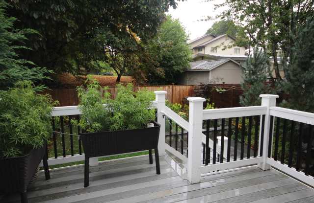 Beautiful 4bd/3.5ba in quiet Rainier Valley Gallery 4