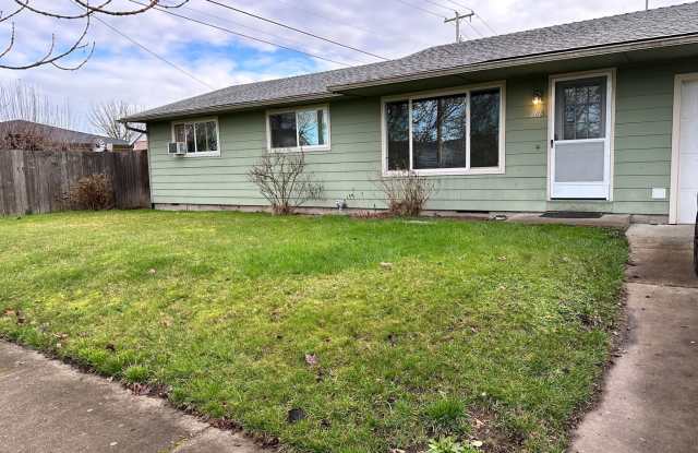 Cute 3 Bedroom, 1.5 bath home with 2 car garage - 2815 Marion Street Southeast, Albany, OR 97322