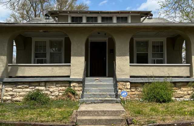 1316 E 61st St | 2 BR 1 BA | 1,024 SF photos photos