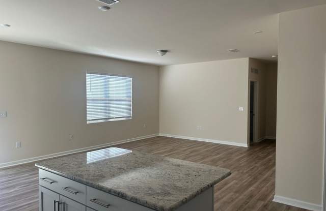 Room in 5 Bedroom Home at Dragonfly River Ct photos photos
