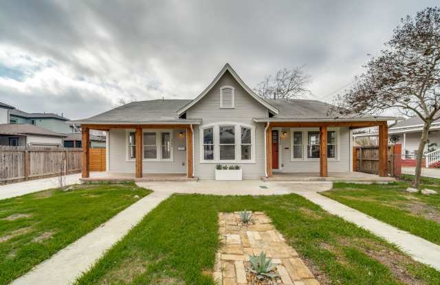 RENOVATED 3-BEDROOM DUPLEX IN TOBIN HILL photos photos