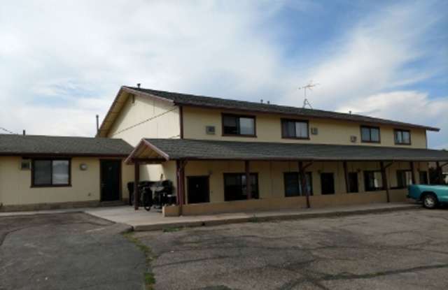 3 bedroom 3 bath apartment close to town! Gallery 2
