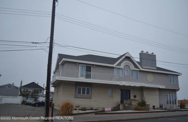 106 Oceanfront Gallery 4
