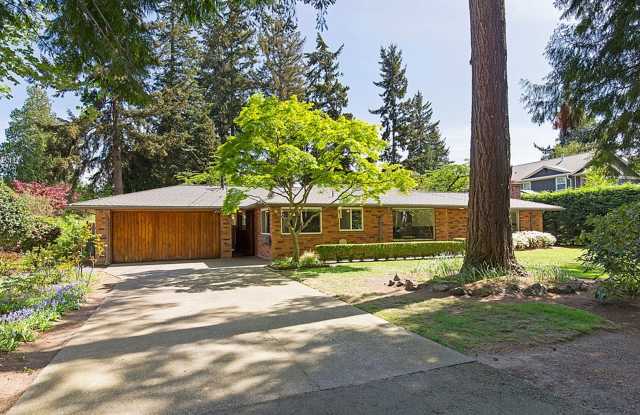 North Mercer Island Home . First Hill - 2972 72nd Avenue Southeast, Mercer Island, WA 98040