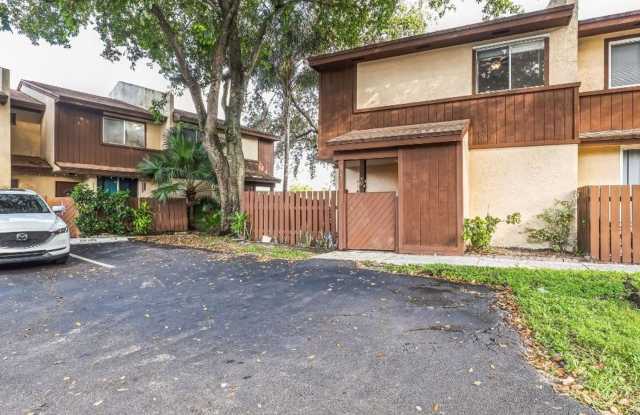 3 Bedroom Townhome in North Lauderdale Gallery 2