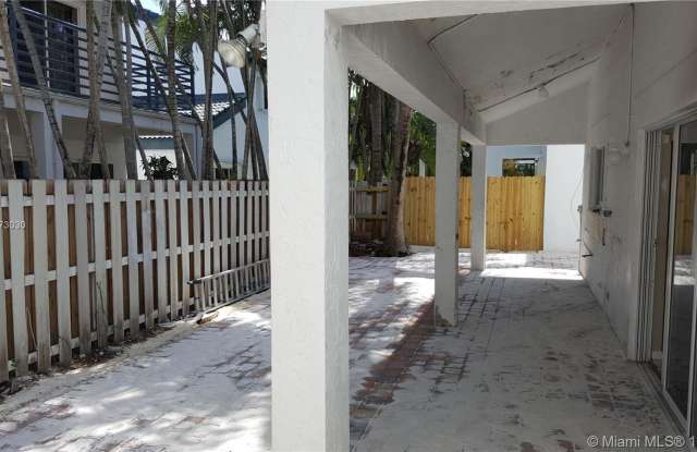 21220 NE 3rd Ct Gallery 3