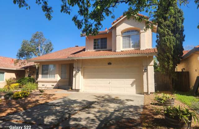 Beautiful 4 bedroom, 3 bathroom home located in the Foothills of Windsor HOA! With access to multiple amenities including, pool and tennis courts, as well as gorgeous hikes, and walking trails photos photos