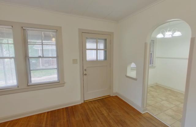 1 BR Apartment - Hardwood Floors Gallery 4