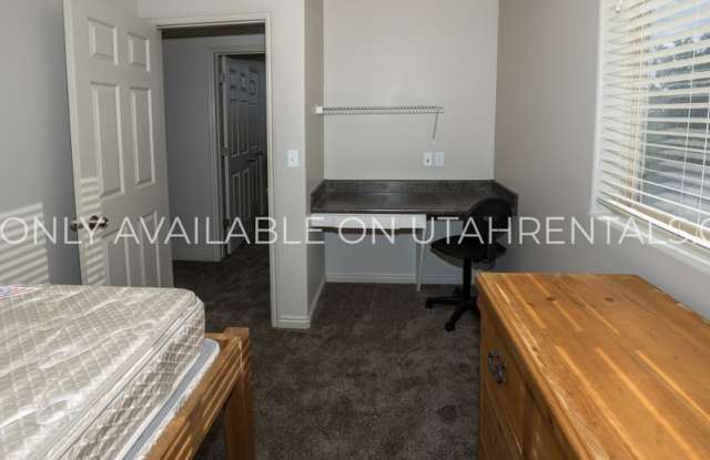 837 E 620 N photos photos