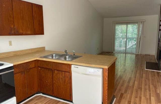 911-C West Chatham Street - Bev Roberts Rentals and Property Management Gallery 3