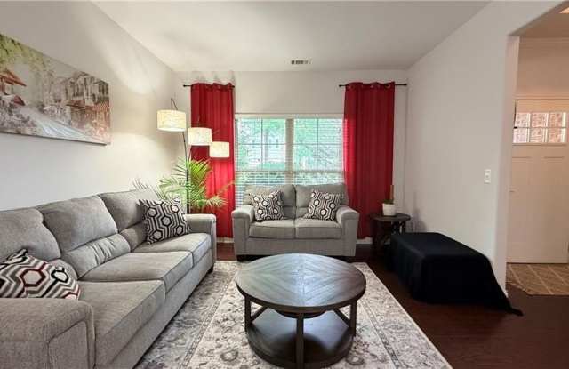 1810 Kingsbridge Court Gallery 4