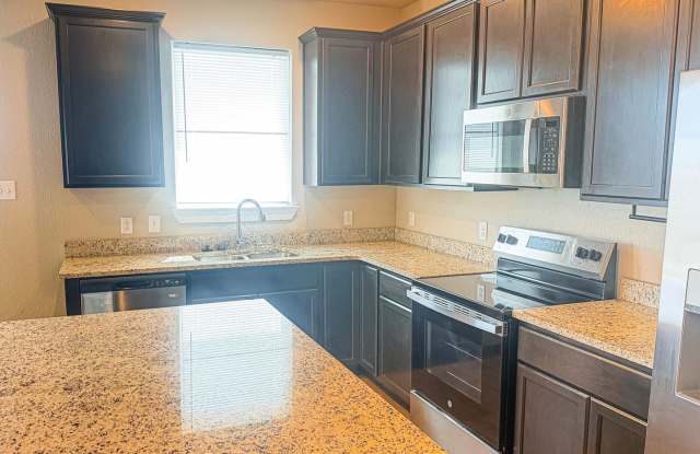 927 James Parker Cir...  LONGHORN PROPERTIES.. 254-526-0382 - **Move In Special - $600 Off First Full Months Rent** Gallery 4