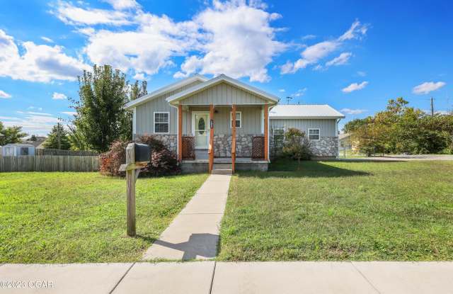 2302 Bird Avenue - 2302 Bird Avenue, Joplin, MO 64804