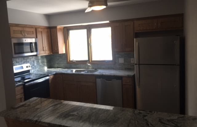 15800 27th Ave N - 15800 27th Avenue North, Plymouth, MN 55447