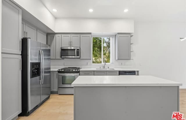 12920 Runway Rd Gallery 4