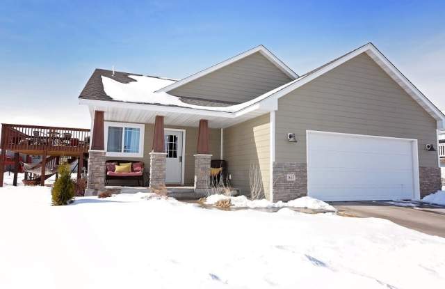 Fantastic 4 Bedroom 2 Bath House For Rent in Sartell - Sartell Schools photos photos