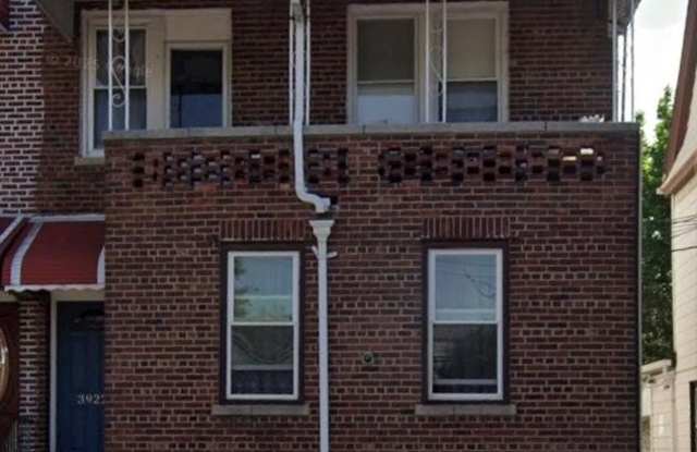 3922 Amundson Avenue Gallery 1