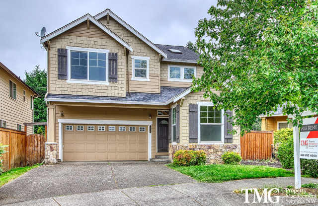 Large 4 Bed 2.5 Bath Home in Northern Salmon Creek photos photos