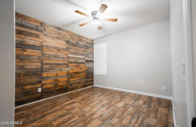 18433 W Sunnyslope Lane Gallery 2