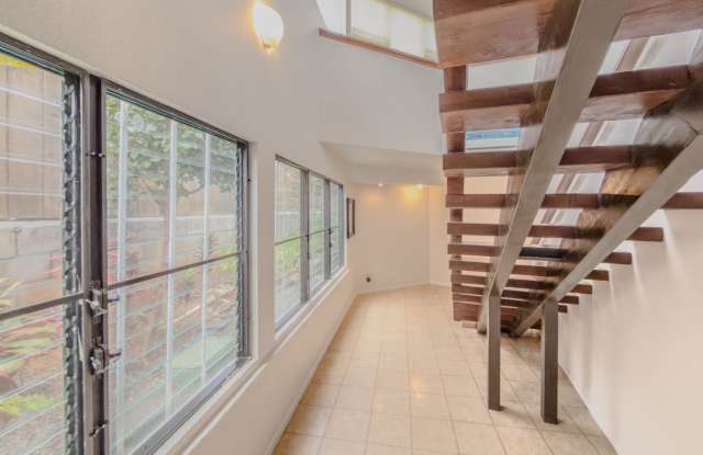Quiet Lanikai Neighborhood.  Large 1bd/1ba. Nice Views. Nice Trade Wind Breeze. Gallery 3