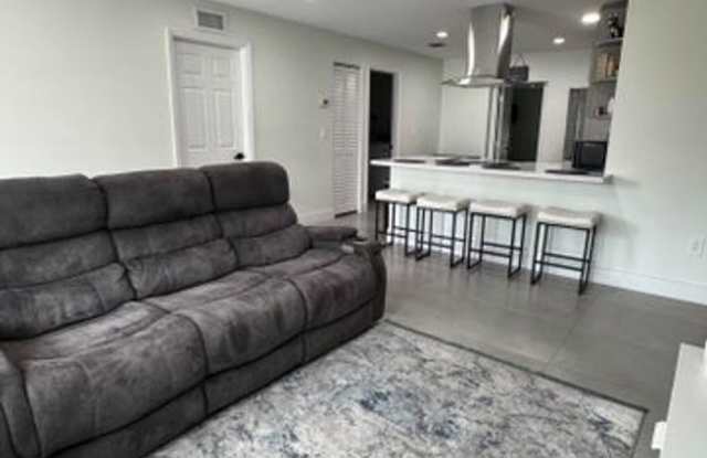 2314 Pinecrest Court, West Palm Beach, FL 33415 Gallery 3