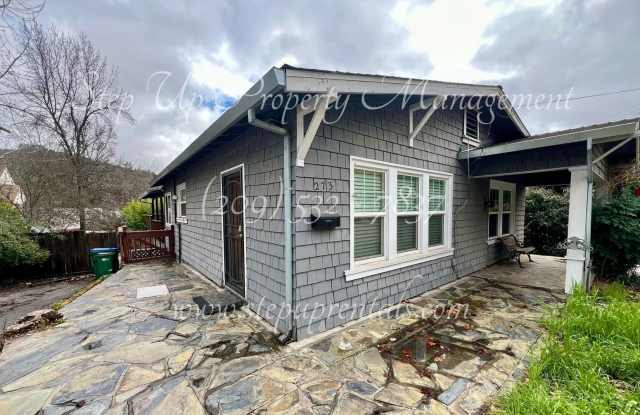 Cozy Downtown 2 Bedroom Bungalow in the Heart of Sonora! photos photos