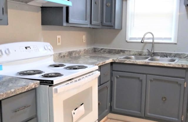 409 10th Ave SW - 409 10th Ave SW, Decatur, AL 35601