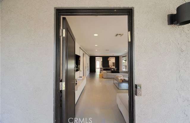 11049 Blix Street Gallery 4