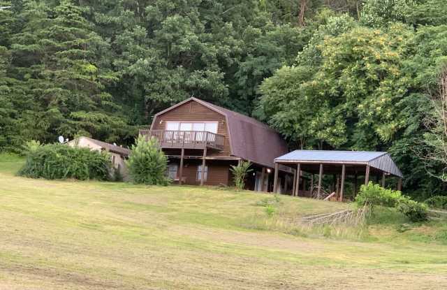 2 Br 2 Ba house in the county; quiet and private - 3974 North Lee Highway, Rockbridge County, VA 24435