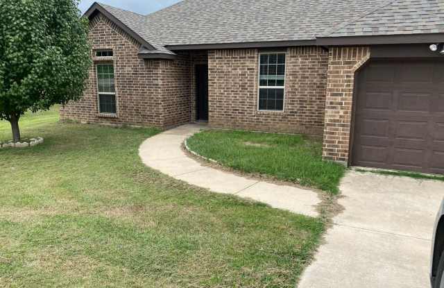 Charming 3-Bedroom Home Just Minutes from Lake Bridgeport! photos photos