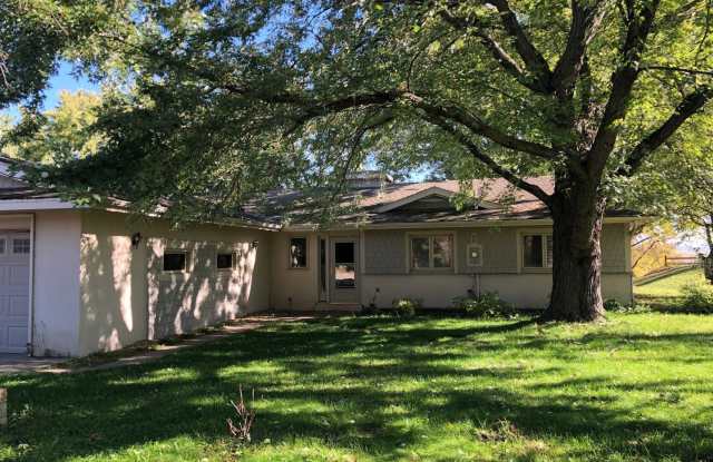 3660 Edgehill Rd - 3660 Edgehill Road, Chaska, MN 55318