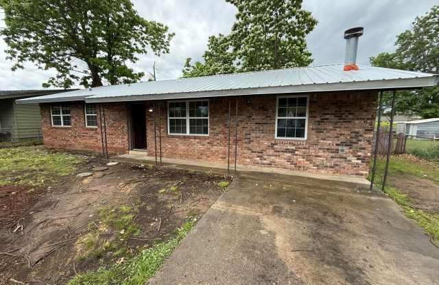3 bed, 1 bath House. Gallery 1