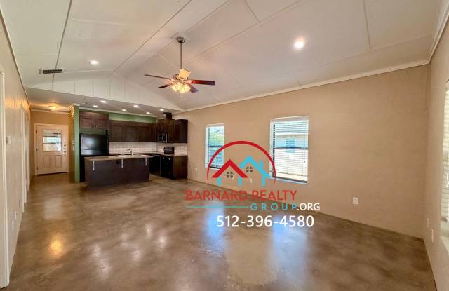 Available Now: 2 bed 2 bath with Garage Gallery 3