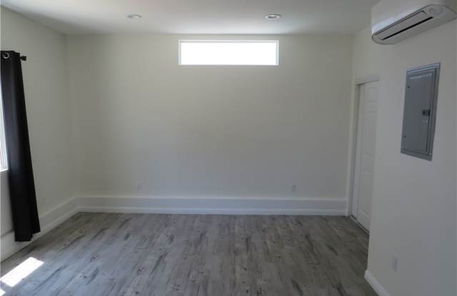 9013 Gladbeck Avenue 1/2 Gallery 2