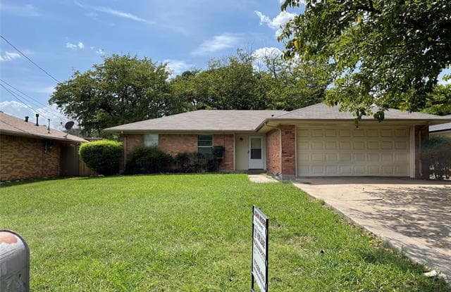 123 EVELYN Street - 123 Evelyn Street, DeSoto, TX 75115