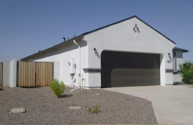 Newer 3 bdrm-2bath Gallery 1