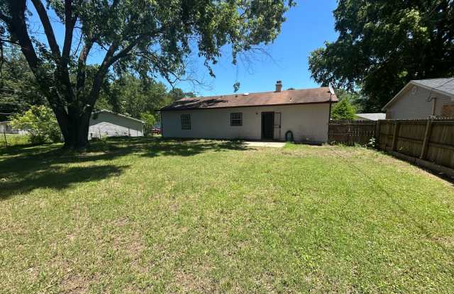 3 Bedroom and 1.5 bathroom home. Gallery 3