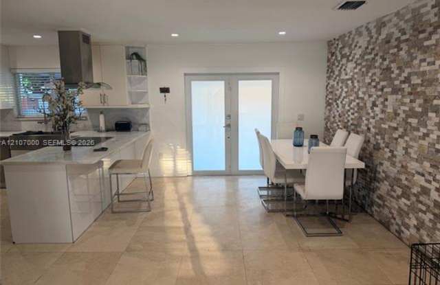 855 NW 17th Pl # 855, Miami, FL 33125 Gallery 4