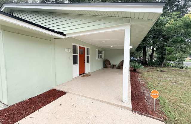 Beautifully Renovated 3-Bedroom Home with Huge Yard & Detached Workshop Gallery 3