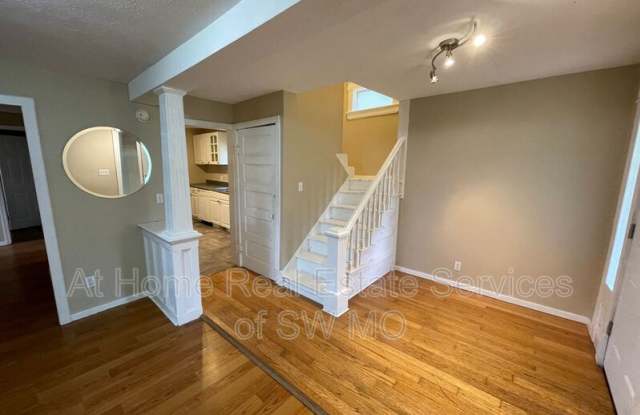 1440 E. McDaniel Gallery 3