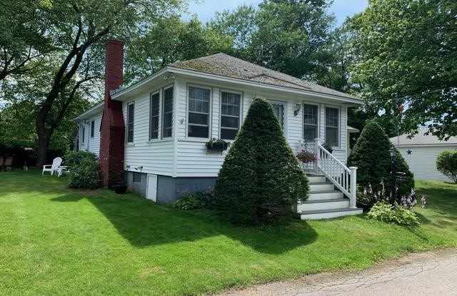 10 Powers Avenue - 10 Powers Avenue, Rockingham County, NH 03870