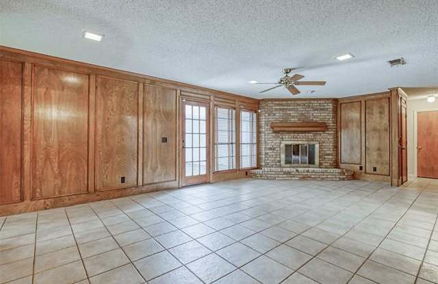 4309 Country Club Drive Gallery 3